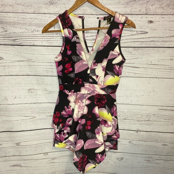 Shorts romper size small - Picture 1 of 2